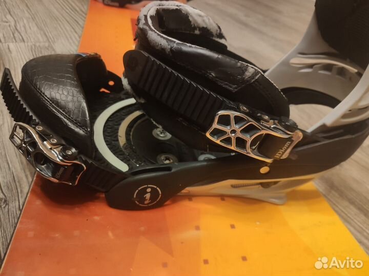 Сноуборд Black Fire 158 см с креплениями Burton M