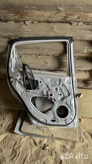 Дверь задняя левая toyota vitz