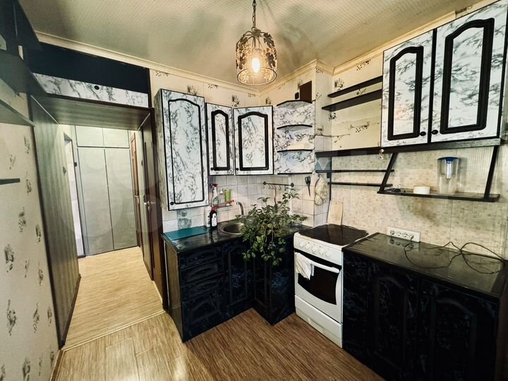 2-к. квартира, 43 м², 1/9 эт.