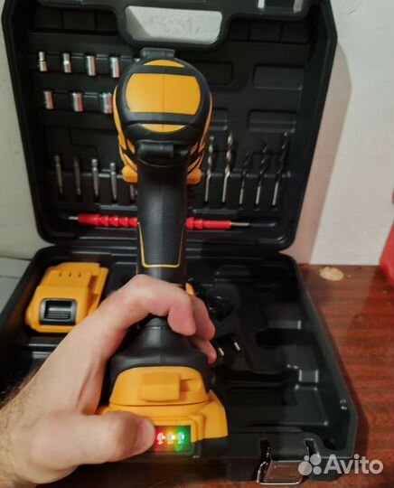 Шуруповерт dewalt 26v ударный + набор бит