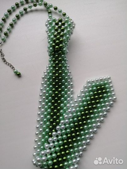 Галстук из бусин