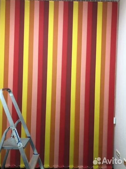 Рулонные шторы в коричневом коробе N4390