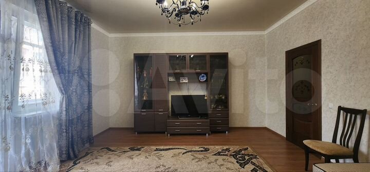 2-к. квартира, 80 м², 2/4 эт.