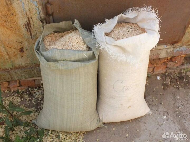 Опилки в мешках