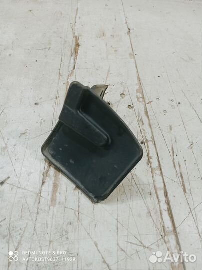 Брызговик задний правый Toyota Rav4