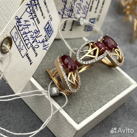 Новый золотой комплект рубинами и бриллианты 585