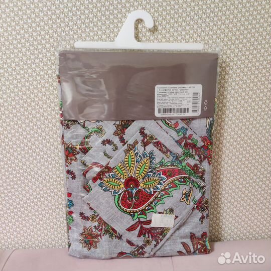 Скатерть новая и 6 салфеток