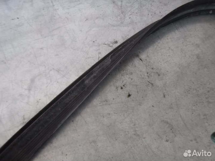 Уплотнитель верхний левый Лада Калина 21114 2007