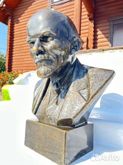 Бюст Ленина