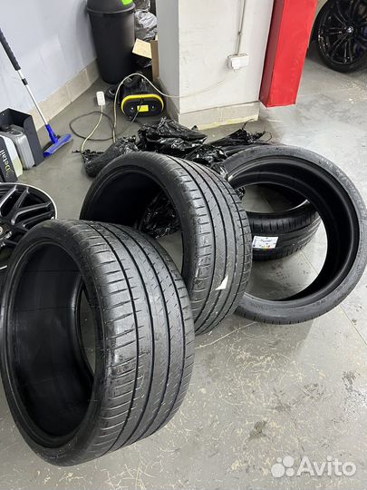 Michelin Pilot Sport 4 S 315/30 R22 и 285/35 R22