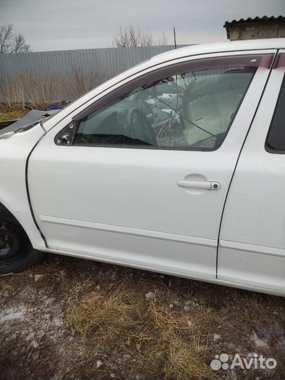 Skoda Octavia A5 дверь передняя левая