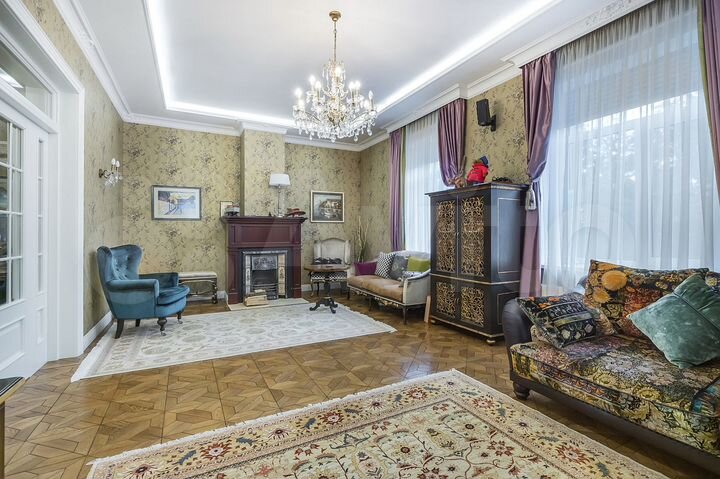 Дом 544 м² на участке 18 сот.