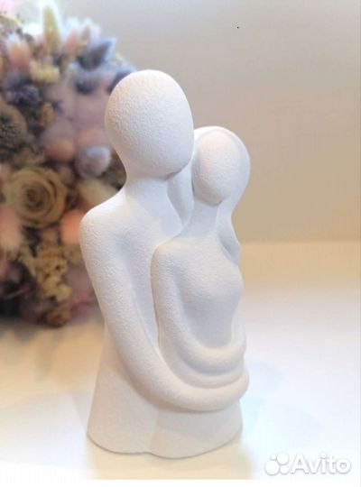 Интерьерная статуэтка влюблённая пара