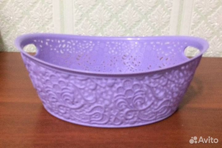 Новая пластиковая корзинка