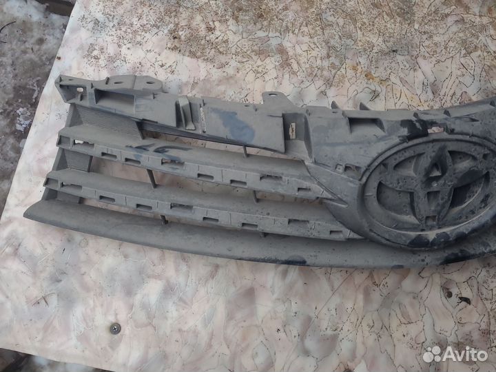 Решетка радиатора toyota corolla 180