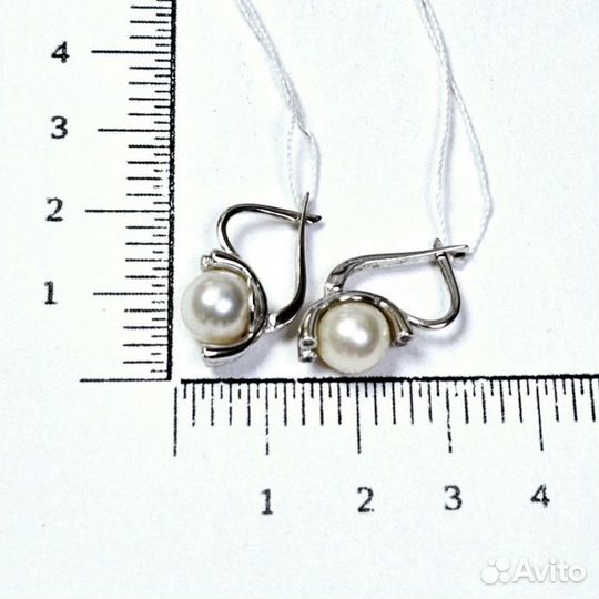 Золотые серьги с бриллиантом