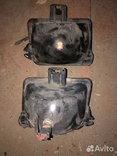 Фара Mitsubishi Chariot D02W