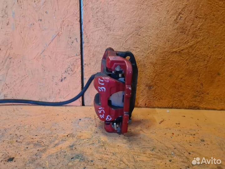 Суппорт тормозной задний правый Infiniti Qx56 Z62