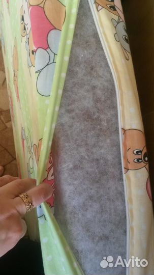 Детская кроватка с маятником