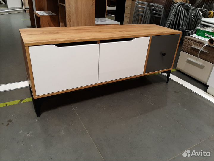 Тумба тв 1,24 м 3 дверки