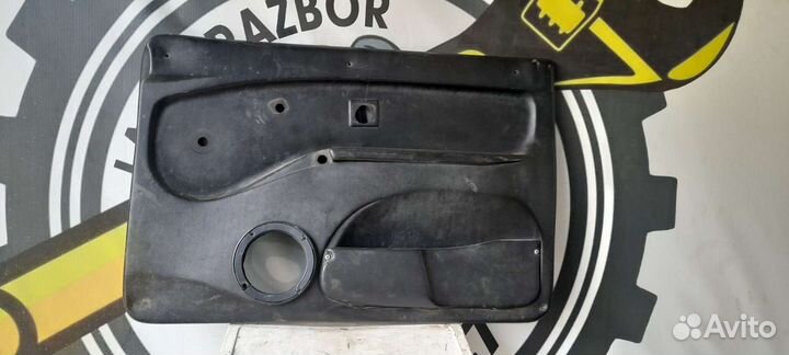 Передняя правая дверная карта Нива