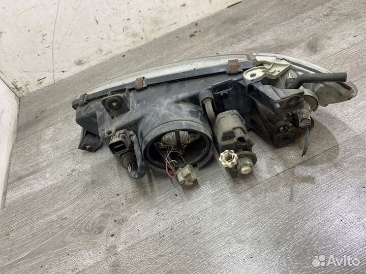 Фара правая Hyundai Lantra