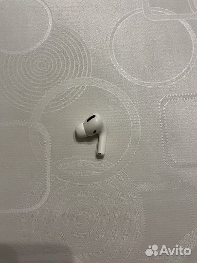 Правый наушник AirPods pro