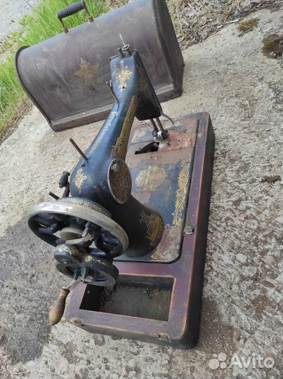 Продам швейную машинку