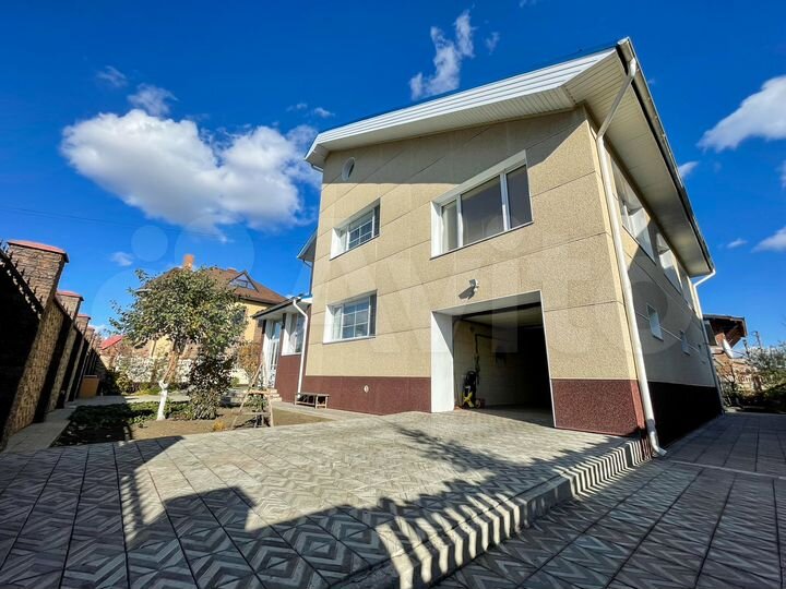 Коттедж 451,6 м² на участке 10 сот.