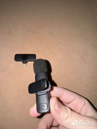 Петличка на iPhone