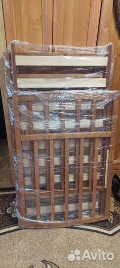 Детская кроватка с маятником