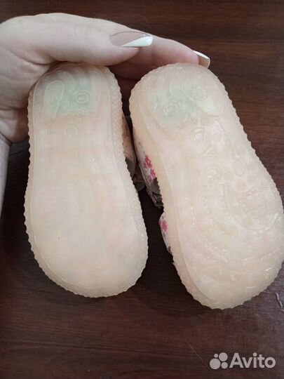 Продам сандальки для маленькой принцессы