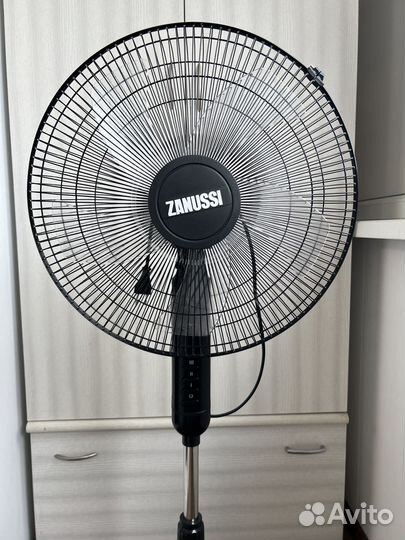 Вентилятор Zanussi ZFF-907, чёрный