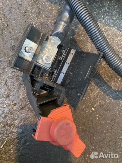 Плюсовой провод аккумулятора BMW X5 F15