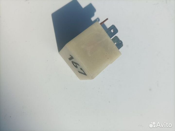 Реле бензонасоса Volkswagen Passat b5