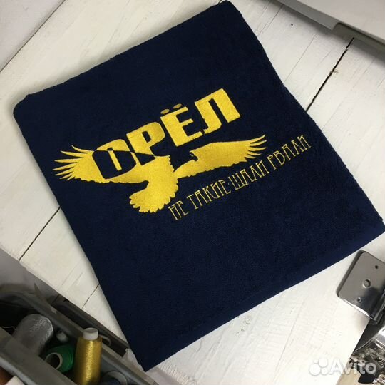 Махровый халат с вышивкой