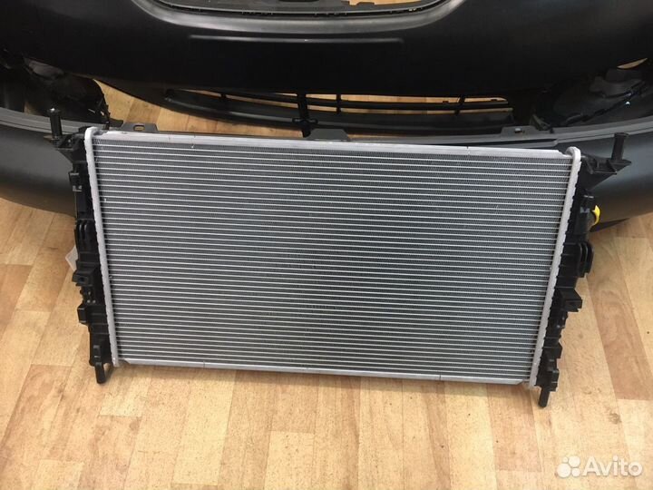 Радиатор охлаждения двигателя Ford Focus