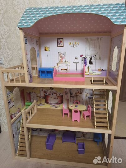 Кукольный домик с мебелью