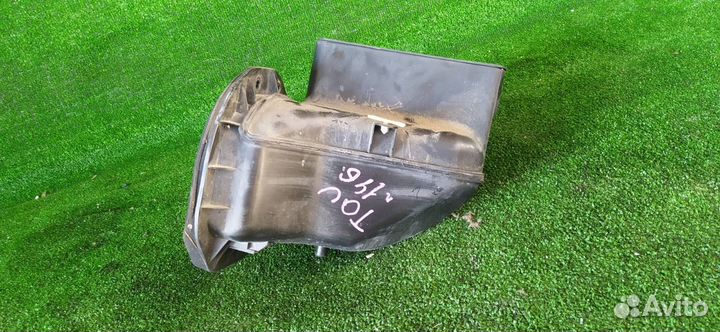 Воздухозаборник Volkswagen Touareg BKJ 2004