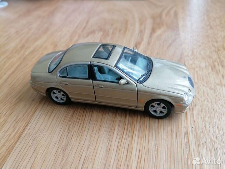 Jaguar S-type 1:43