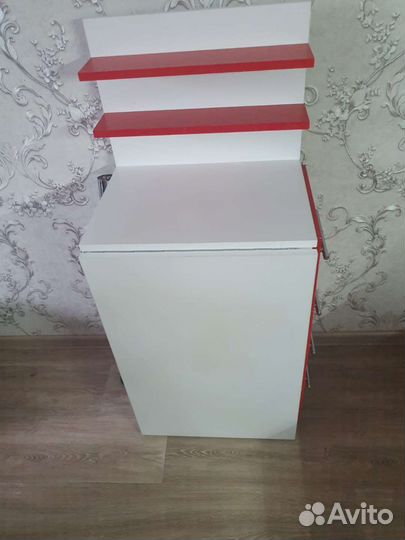 Маникюрный стол