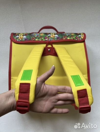 Ранец школьныйиз пластика