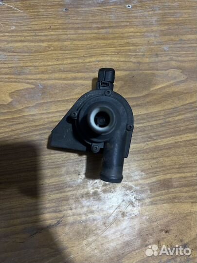 Насос водяной дополнительный 1.4tsi Skoda Audi