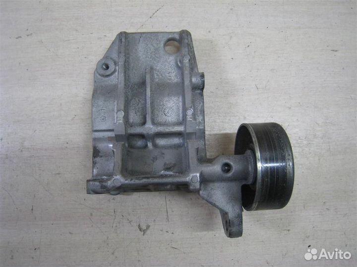 Кронштейн компрессора кондиционера Subaru Legacy