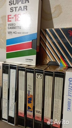 Видеокассеты с фильмами, музыкой