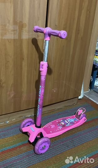 Самокат трехколесный