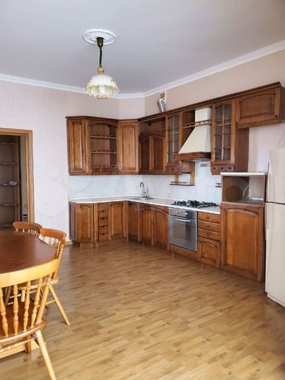 3-к. квартира, 122 м², 4/6 эт.