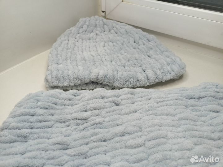 Комплект шапка и шарф-снуд вязаные