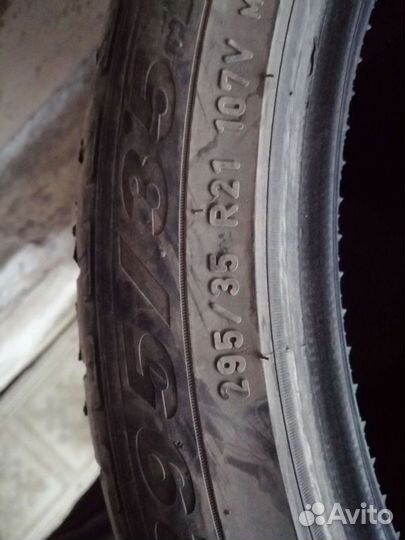 Blackstar Caiman 295/35 R21