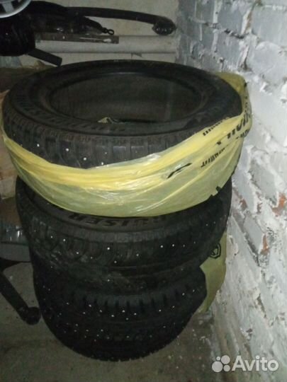 Шины зимние шипованные Бриджстоун 205/60-16